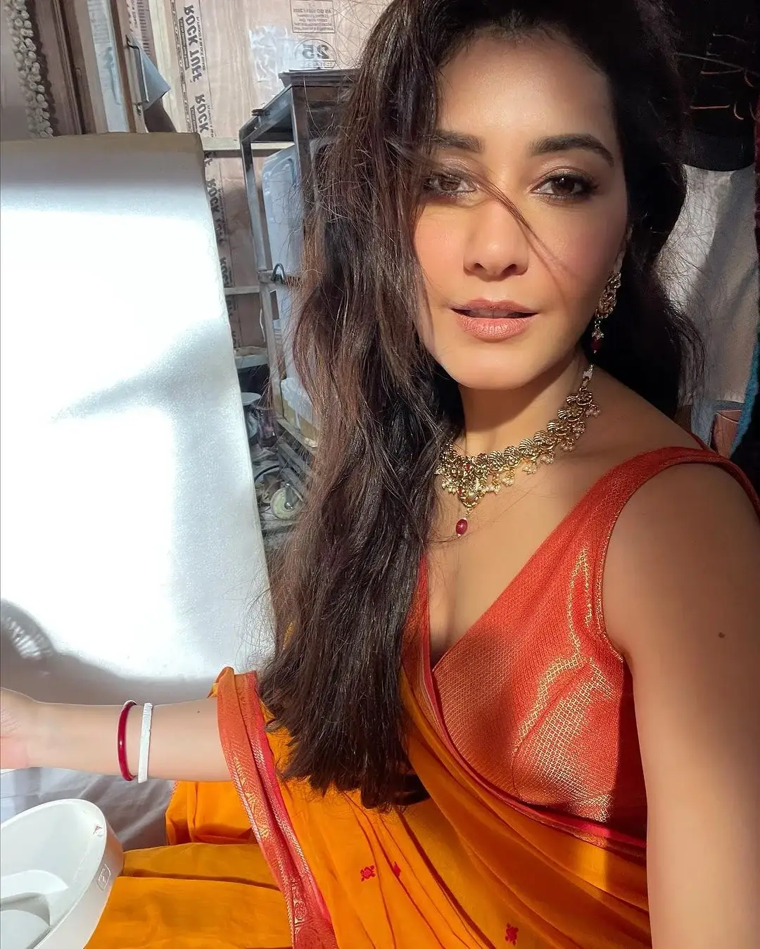 BEAUTIFUL INDIAN ACTRESS RAASHI KHANNA IN YELLOW SAREE 2